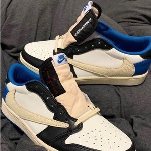 Jordan 1 low Travis Scott Fragments
